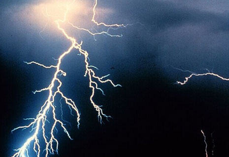 暴雨雷電來襲 安防監(jiān)控設備怎樣抵御？